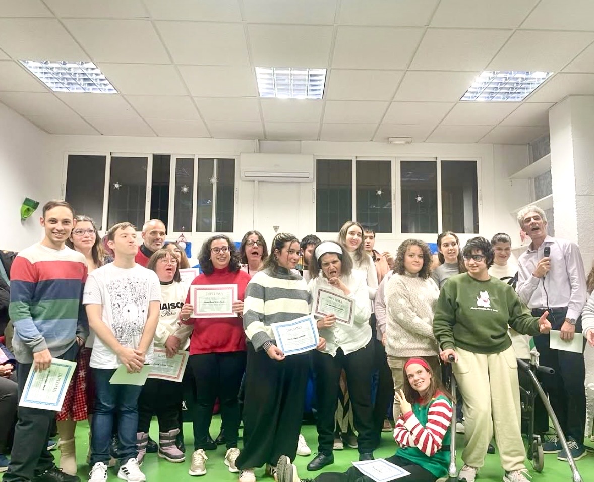 Equipo técnico de AVI Málaga durante una actividad diaria