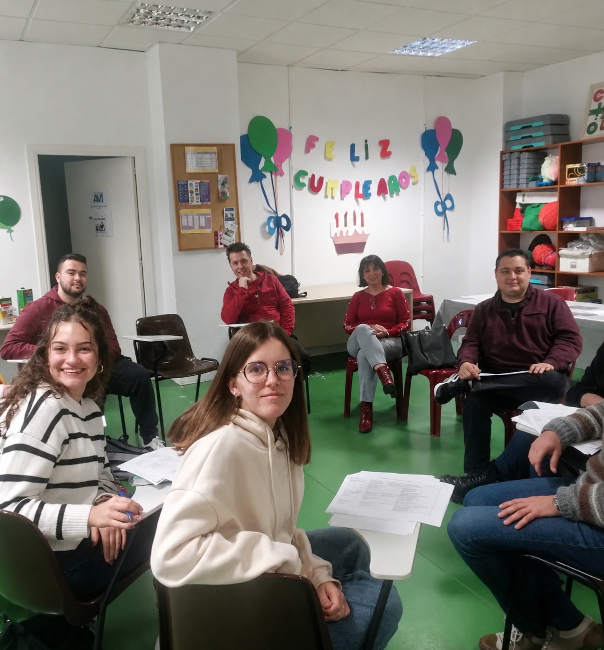 Grupo de AVI Málaga compartiendo un momento de convivencia