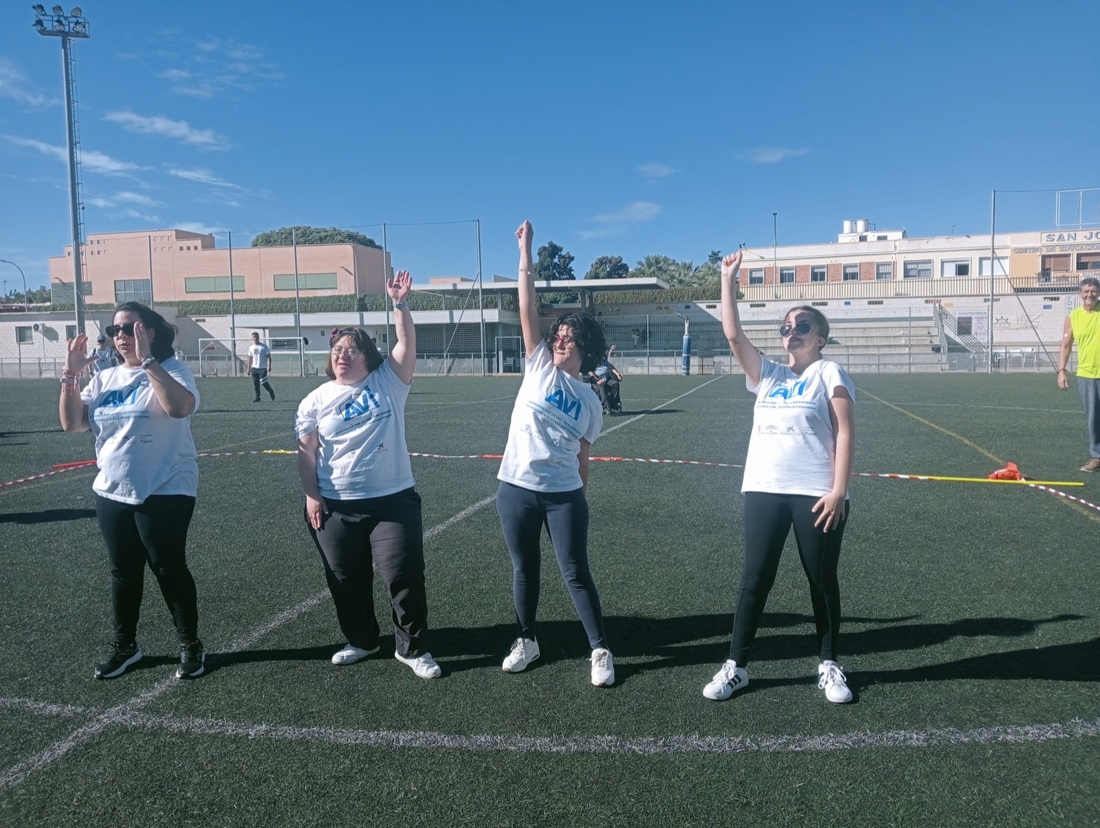Participantes en el huerto urbano durante la actividad de Deporte / Actividad Física