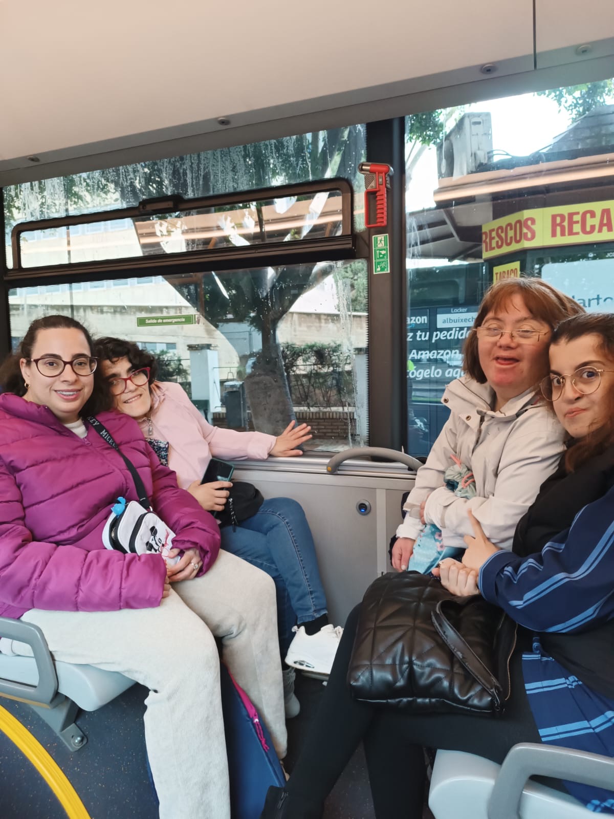 Participantes aprendiendo a desplazarse de forma independiente por la ciudad